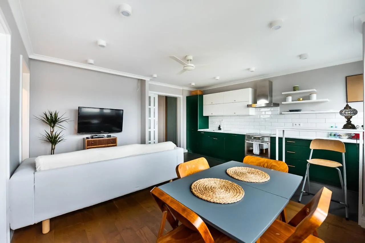Solec Colourful Vistula Apartment ワルシャワ