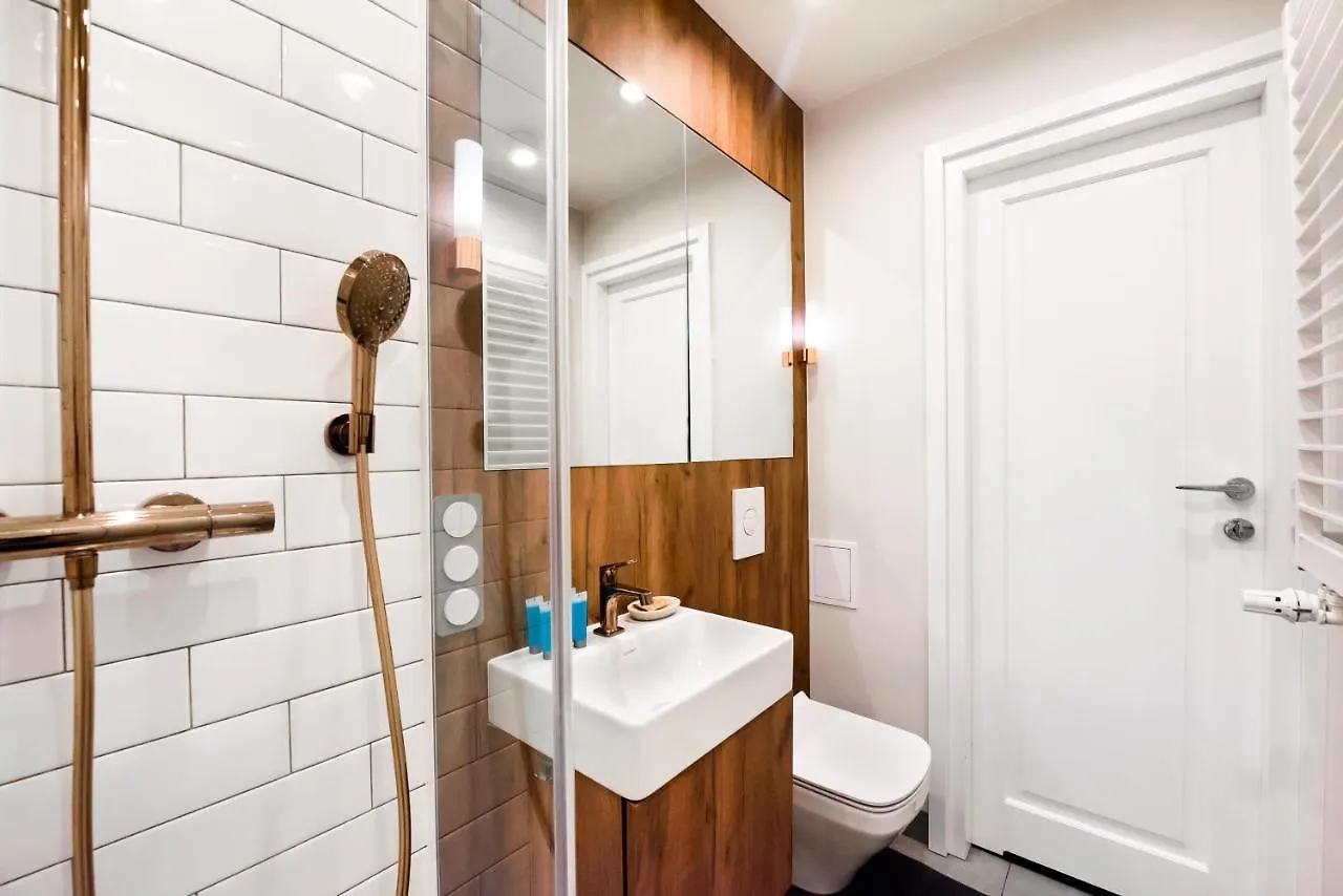 Solec Colourful Vistula Apartment ワルシャワ ポーランド