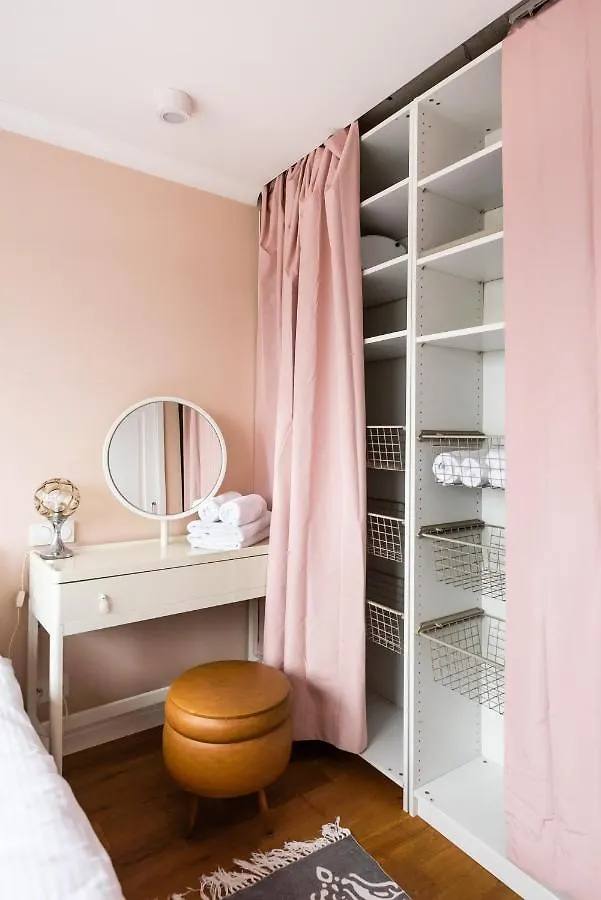 Solec Colourful Vistula Apartment ワルシャワ