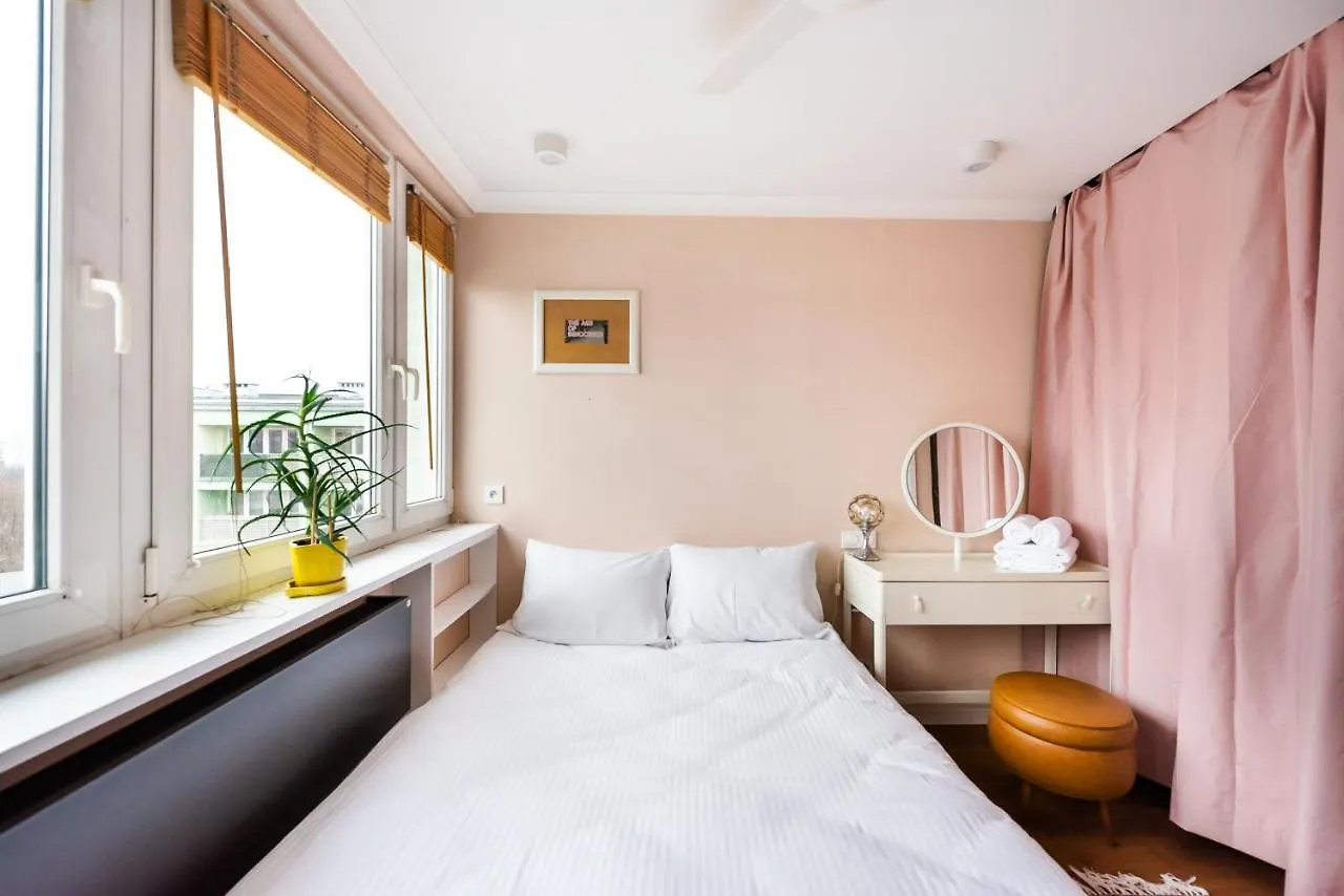 Solec Colourful Vistula Apartment ワルシャワ