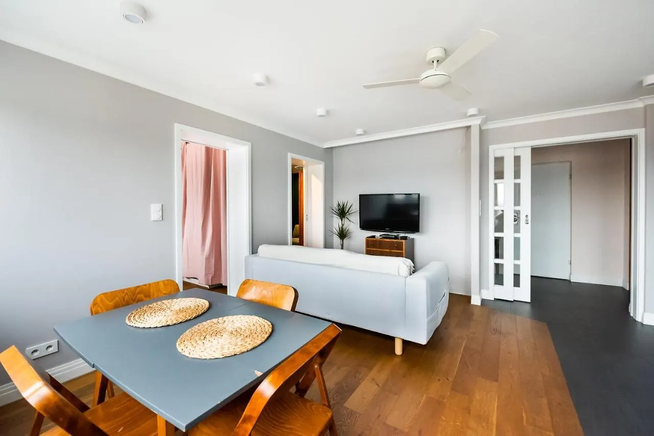 Solec Colourful Vistula Apartment ワルシャワ